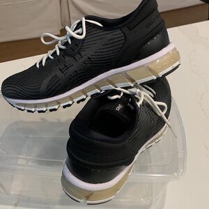 NWOT Asics Black and White Athletic Shoes,ladies 9.5